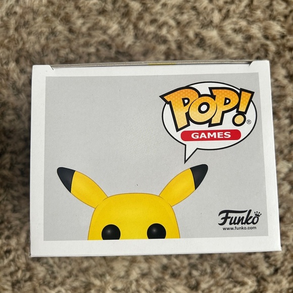 Funko Pop! Pokémon #353 – Pikachu (Silver Metallic) – New in Box - Picture 5 of 6